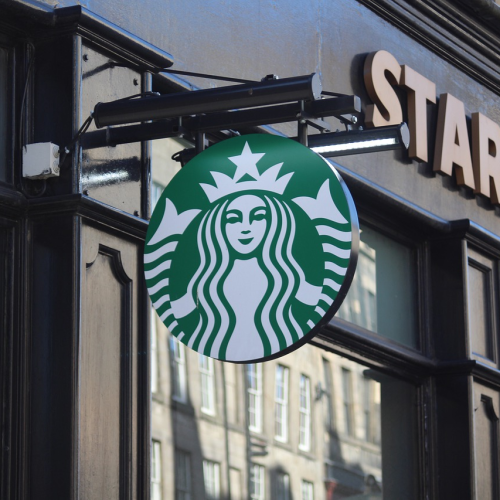 Quanto custa abrir uma franquia Starbucks? Descubra o valor e uma alternativa mais acessível